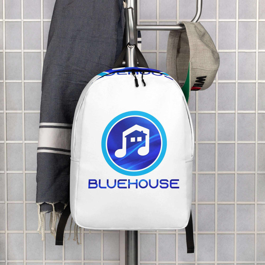 Minimalist backpack with spacious laptop compartment and hidden back pocket, made of water-resistant polyester